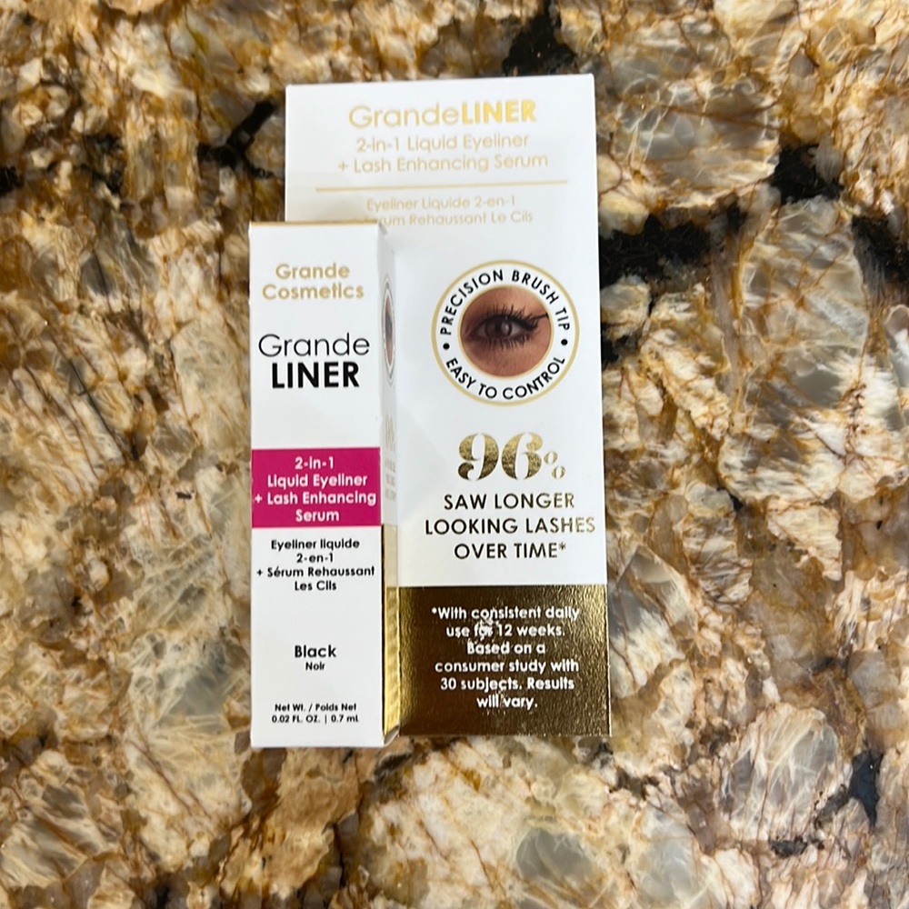 GrandeLINER Liquid Eyeliner with Lash Enhancing Serum. 0.7 ml